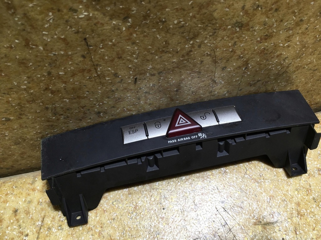 фото №1, Переключатель awaryjnyc 1718200210 mercedes r171 slk