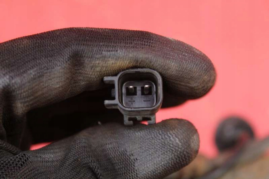 Поворотный кулак ступица левая перед dodge caliber 1.8 16v 150 km 06-12 с Разборки