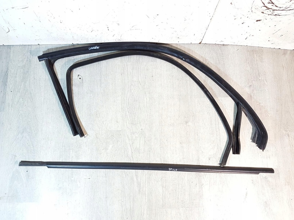 фото №1, Ущільнювачі скло перед правий kpl fiat stilo 3d