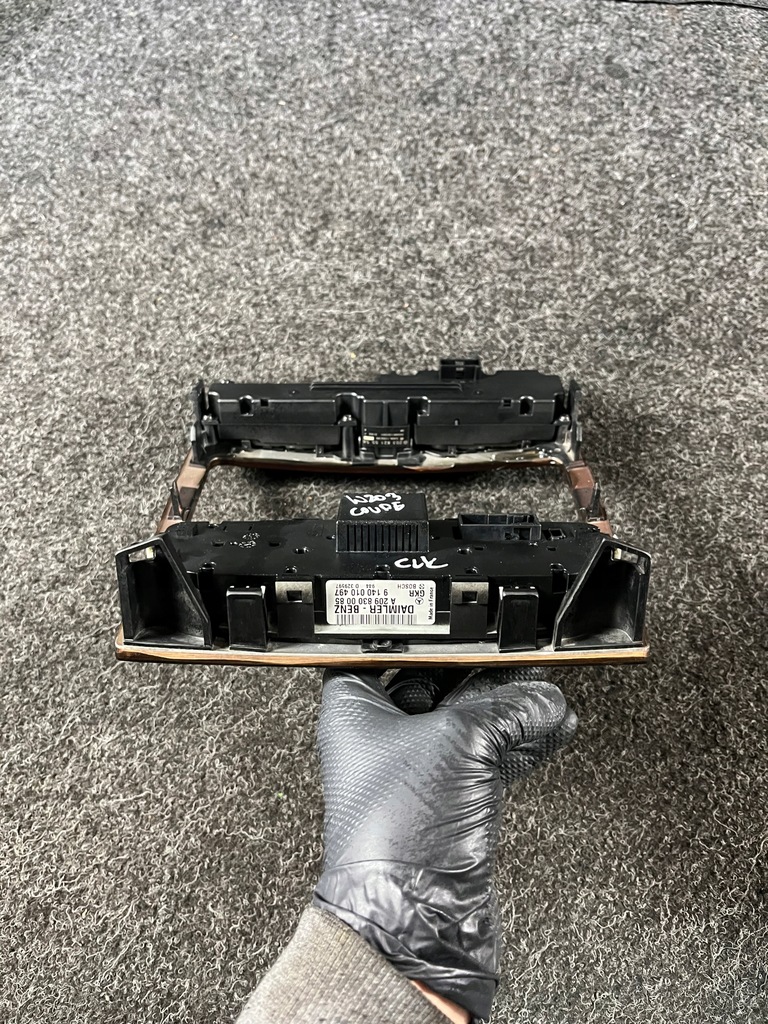 фото №8, Mercedes w209 clk панель обдув кондиционера рамка радио a2098300085