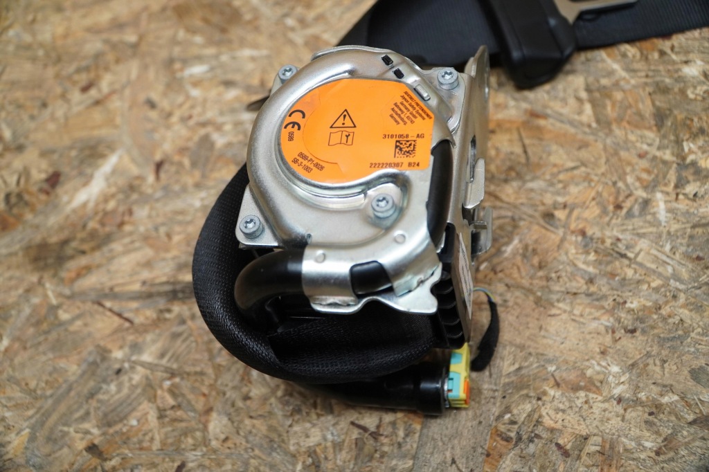 Pas безопасности перед правый 2478604201 mercedes gla 20- с Разборки