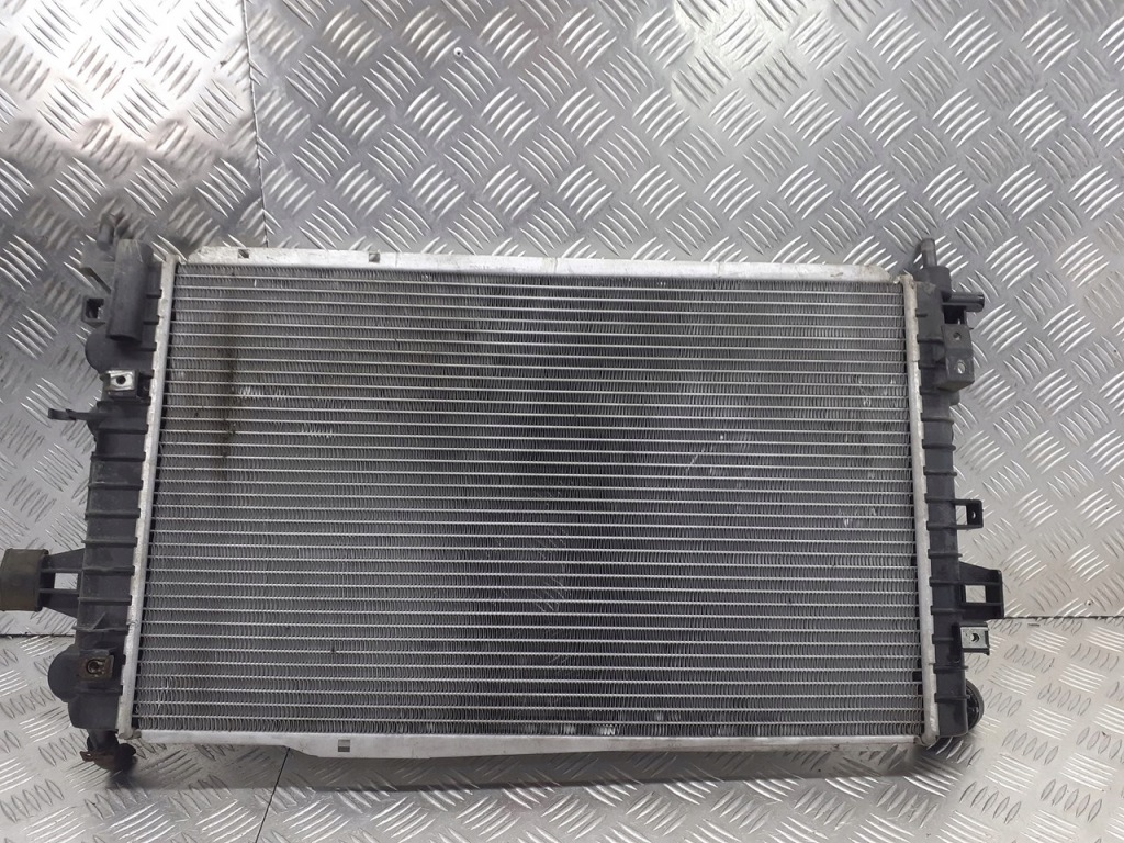 Купить Радиатор воды opel zafira b 2.2 direct 2002112