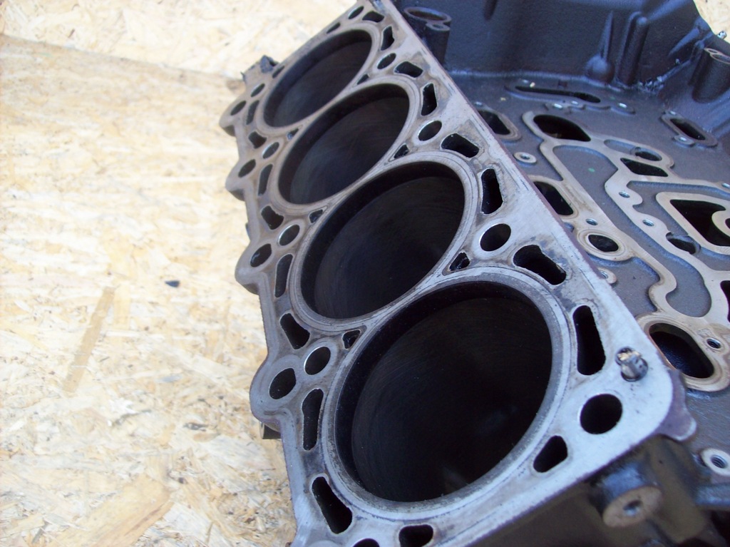 фото №9, Porsche cayenne блок двигателя 4.2tdi cud 057023m