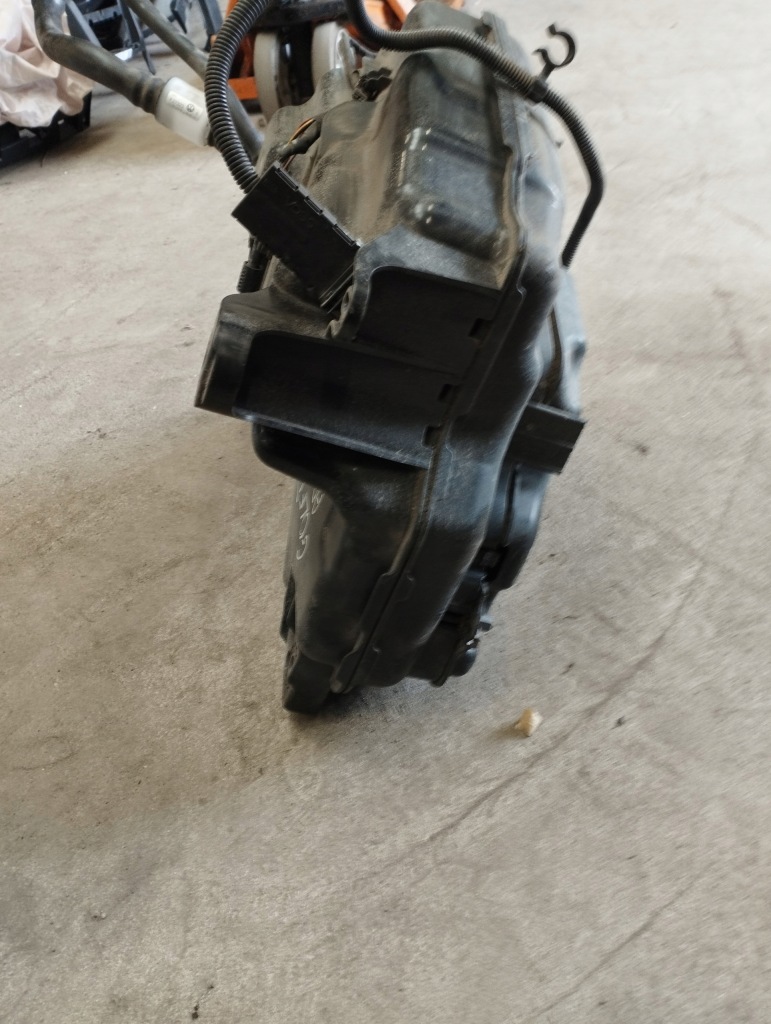 Купити Volkswagen golf vii 7 універсал бак adblue 5q0131877f