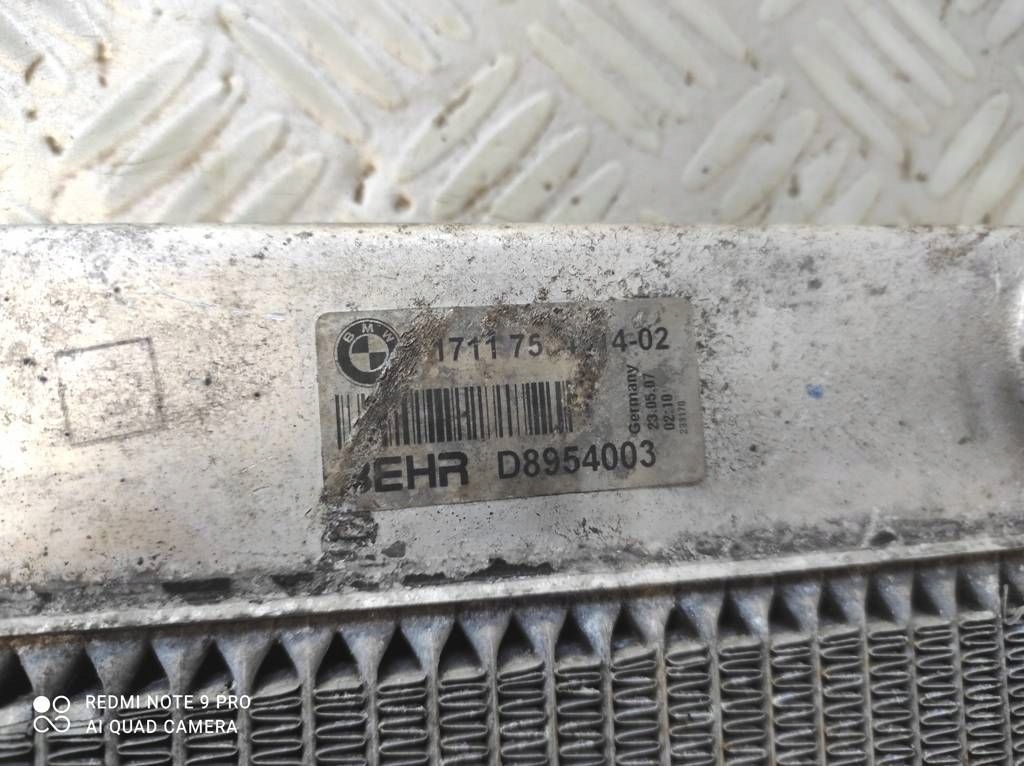 Купити Радіатор води системи охолодження bmw seria 5 e60 2.5i бензин автоматична коробка передач