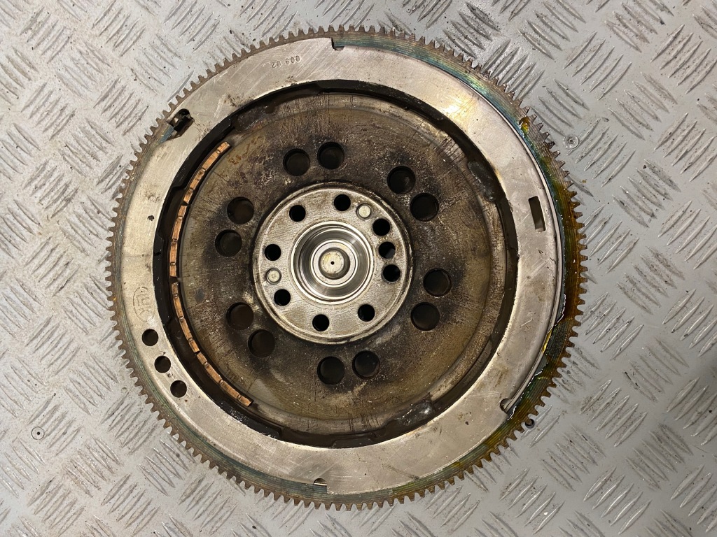 Сцепление колесо двухмассовый диск прижим mercedes w124 2.0b 0062503504 Недорого