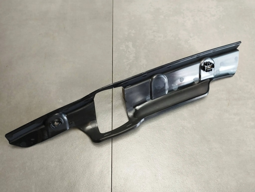 фото №1, Bmw 7 g11 прижим изоляции стены 7343454