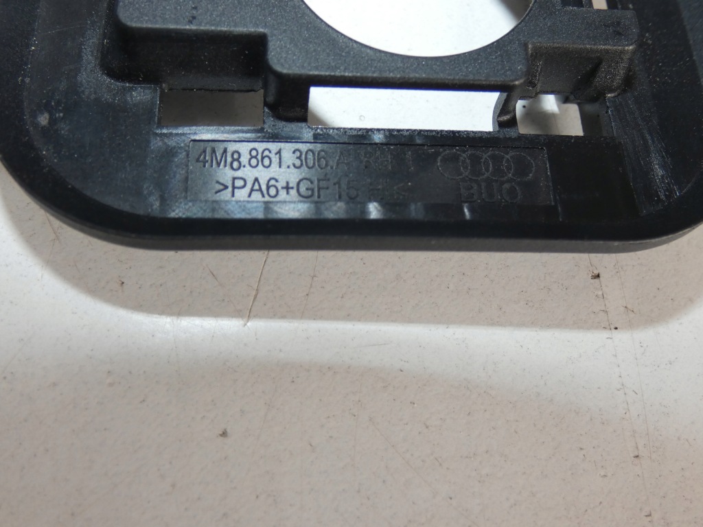 фото №5, Рамка, заглушка дахова, захист, кронштейн шторка audi q-8 права 665.