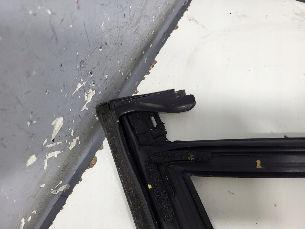 фото №11, Прокладка скло двері правий перед рамка citroen ds5 11-15 9687801980