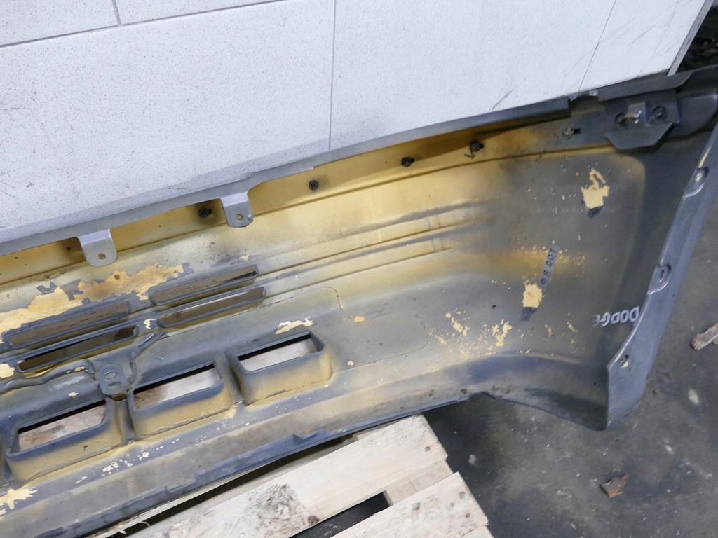 фото №15, Voyager ii dodge ram van iii бампер перед