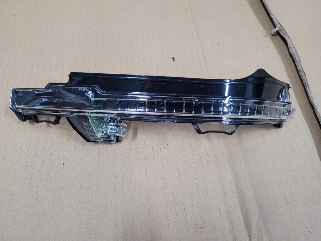 фото №1, Поворотник дзеркало led правий audi q7