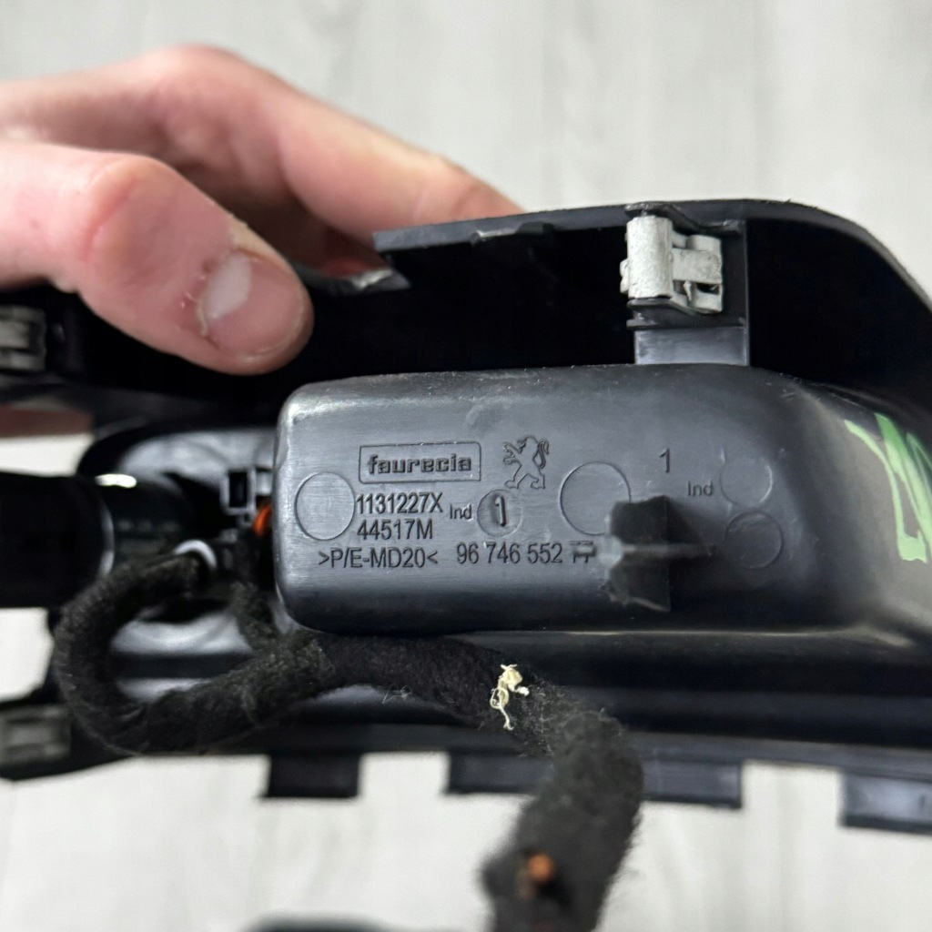 Купити Роз'єм прикурювача вхід з'єднувач usb peugeot 208 1131227x