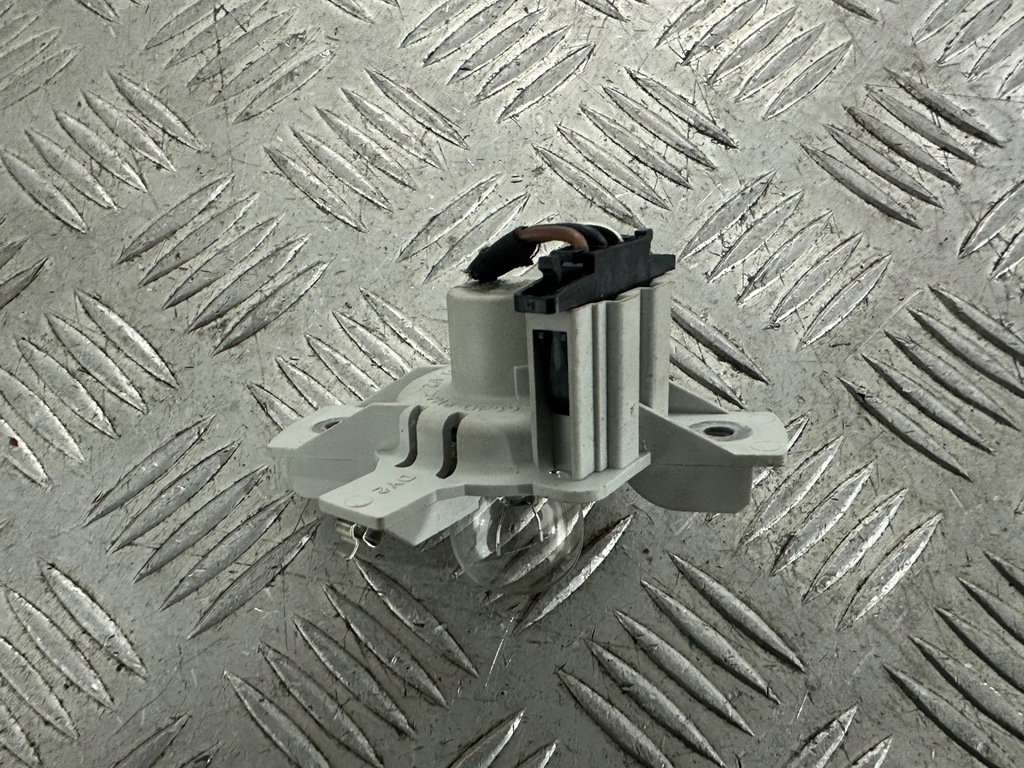 фото №13, Seat altea toledo iii вкладыш лампы левый задняя цоколь 5p0945257