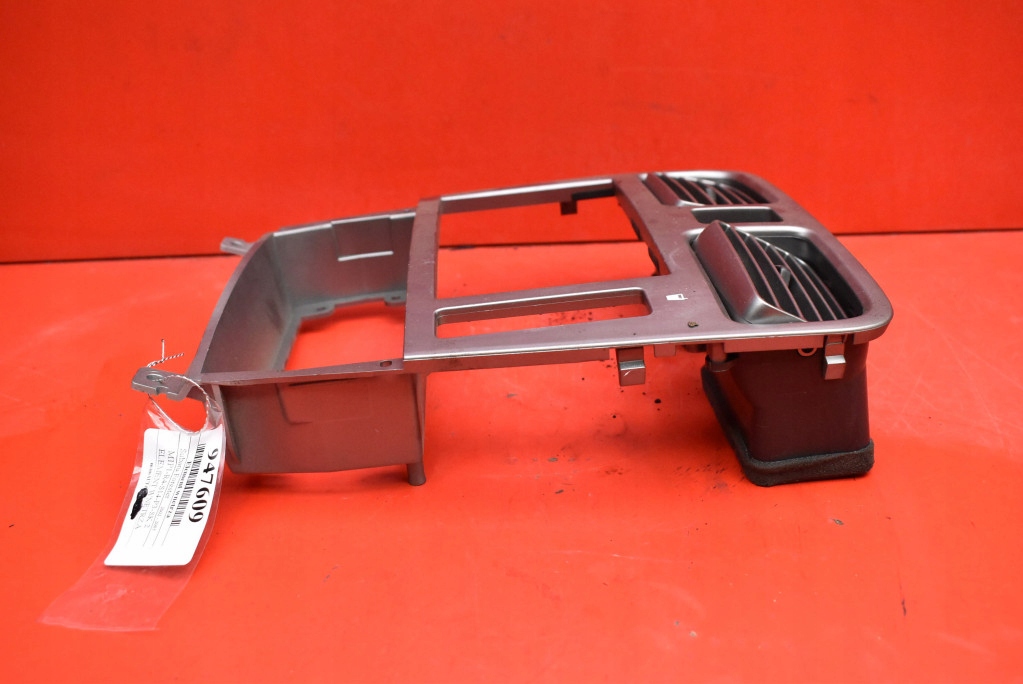 фото №5, Решётка обдув средняя рамка радио subaru forester 2 ii 02-05