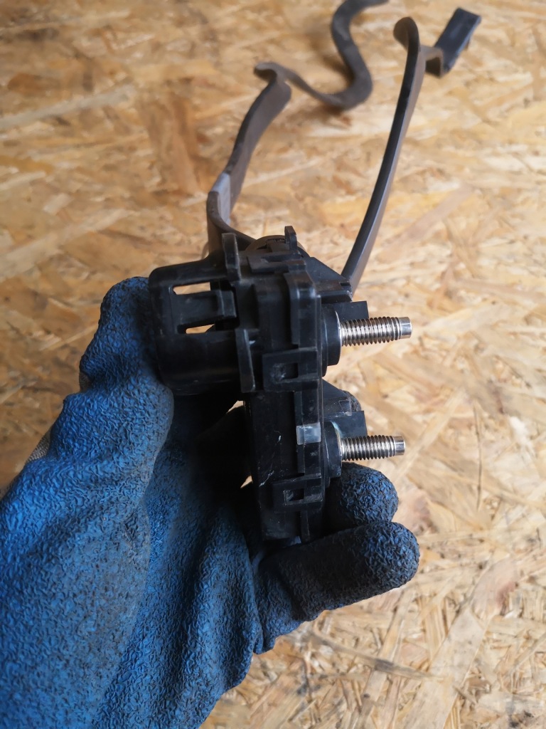 Mercedes a-klasa w177 шланг аккумулятор клемма a1775403431 Киев