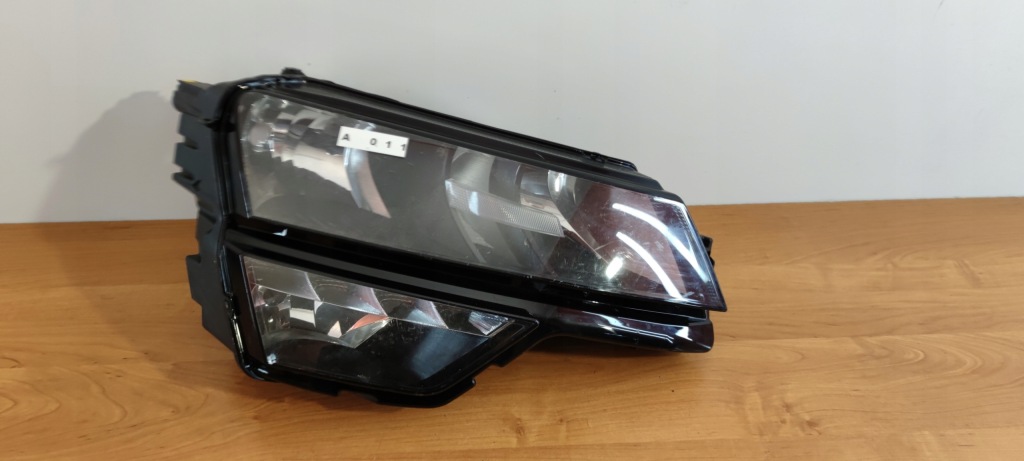 фото №1, Skoda оригинальный номер 57b941016a лампа передняя p