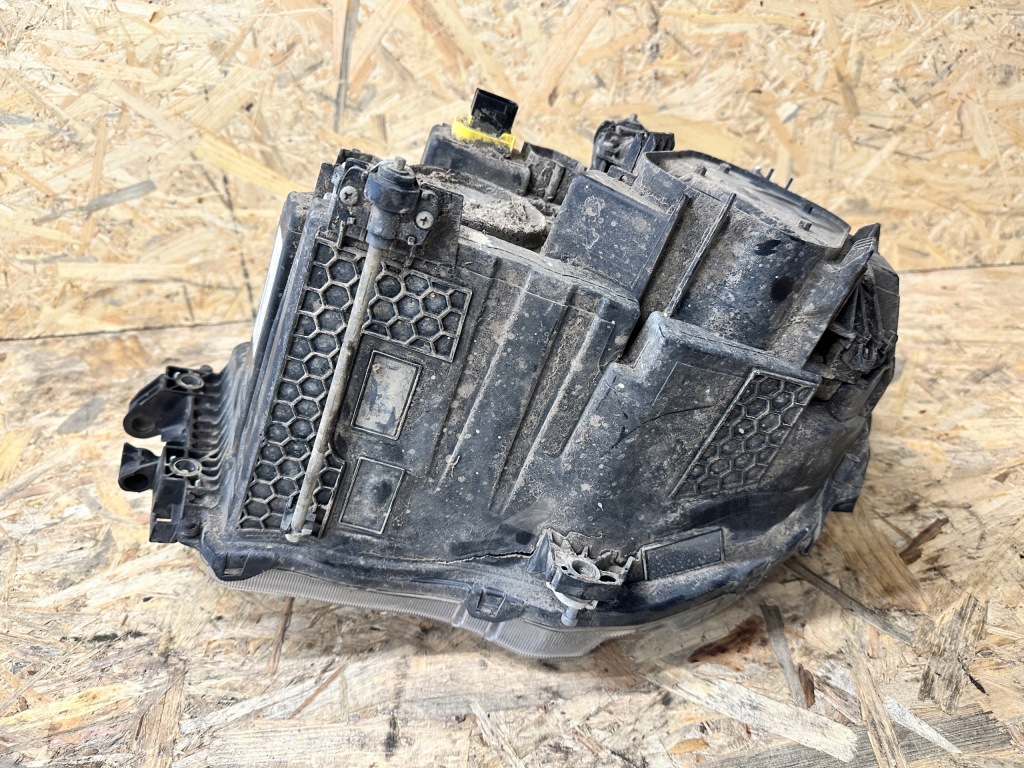 Mercedes actros mp4 mp5 лампа правая перед передняя a9618203159 с Разборки