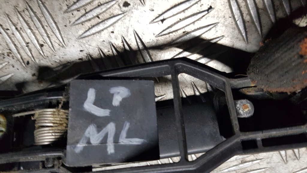 фото №9, Mercedes w163 ml ручка зовнішня ліва перед вкладка