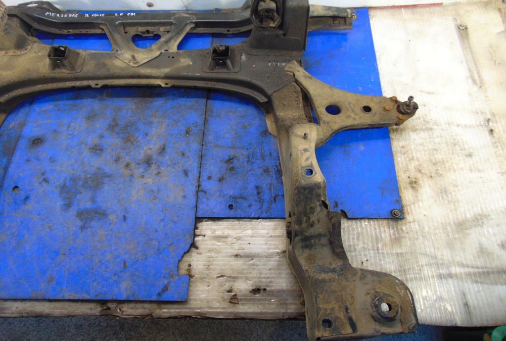 фото №3, Mercedes w245 подрамник двигателя