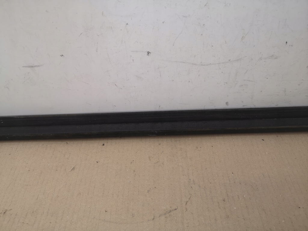 фото №10, Молдинг уплотнитель хром дверь правая vw eos 05-10