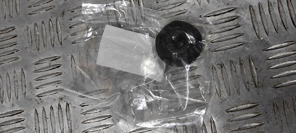 фото №1, Lexus rc f gs f подушка гумовий елемент кронштейн радіатора