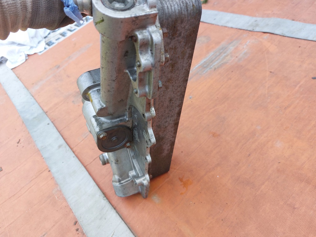 фото №6, Радиатор масла aston martin vantage 4.7 16r 9g33-8c656-c