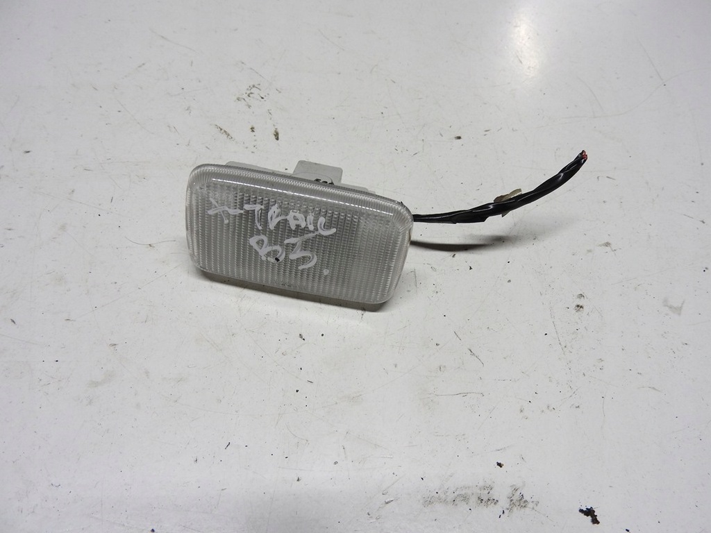 фото №9, Nissan x-trail t30 лампа освещение салона