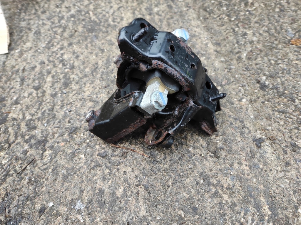 фото №1, Подушка двигуна volkswagen polo seat ibiza 6q0199555