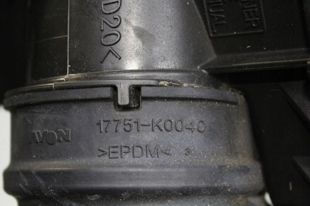 фото №8, Корпус фильтра воздуха toyota yaris _p21_ 17751k0040 1.5l hybrid 85kw