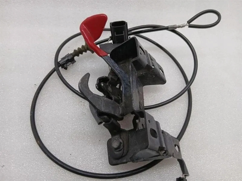 Ferrari f8 f142mfl замок капот 83679100 замок капот Недорого