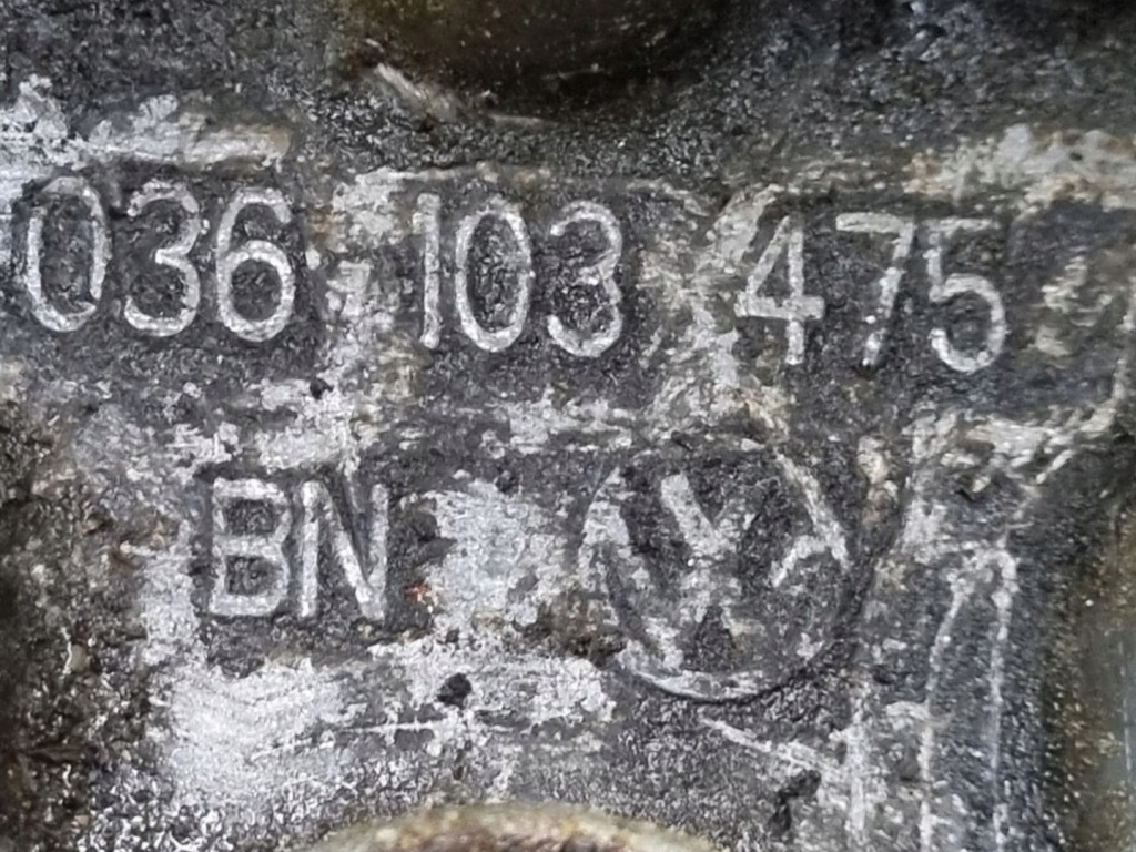 фото №12, Крышка клапанов валы volkswagen golf 5 2007 036103475bn