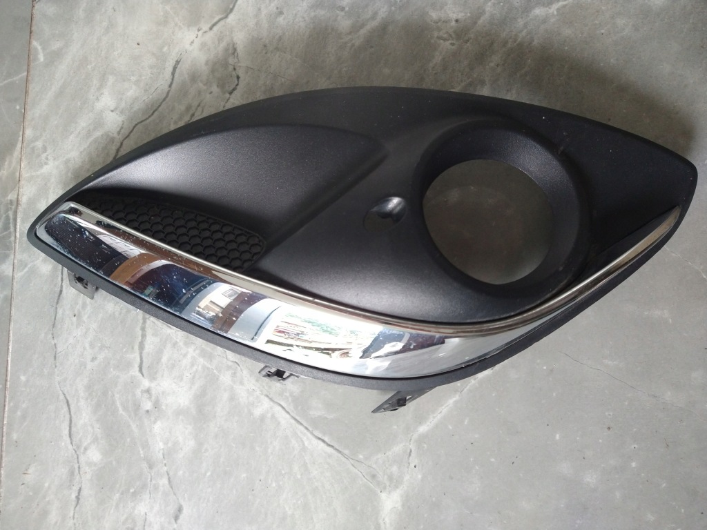 фото №1, Решётка противотуманной фары правая opel corsa d 13286026