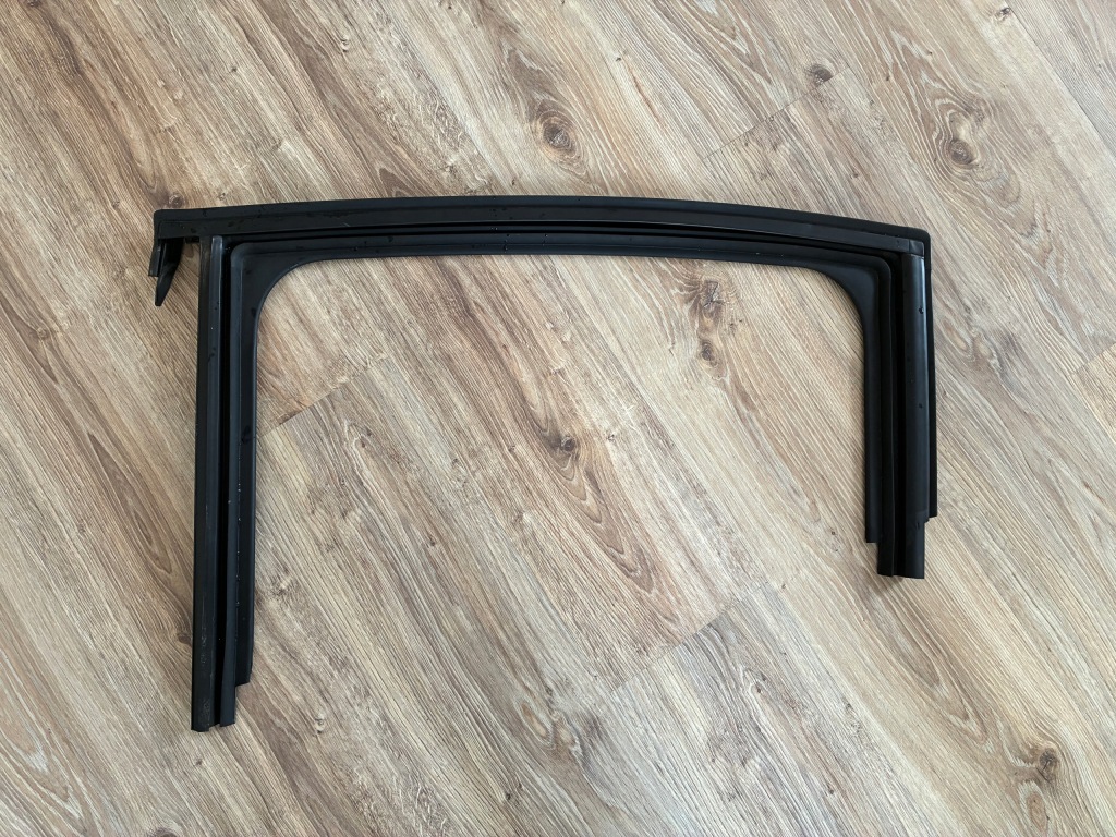 фото №1, Молдинг рамка дверь задняя левая peugeot 208 i 9811335580