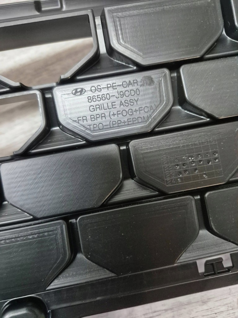 12695. kona решётка средняя бампер перед 86560-j9cd0 Недорого