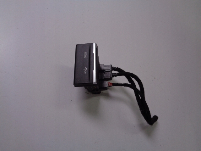 фото №1, Разъём usb jeep wrangler jl 2017-