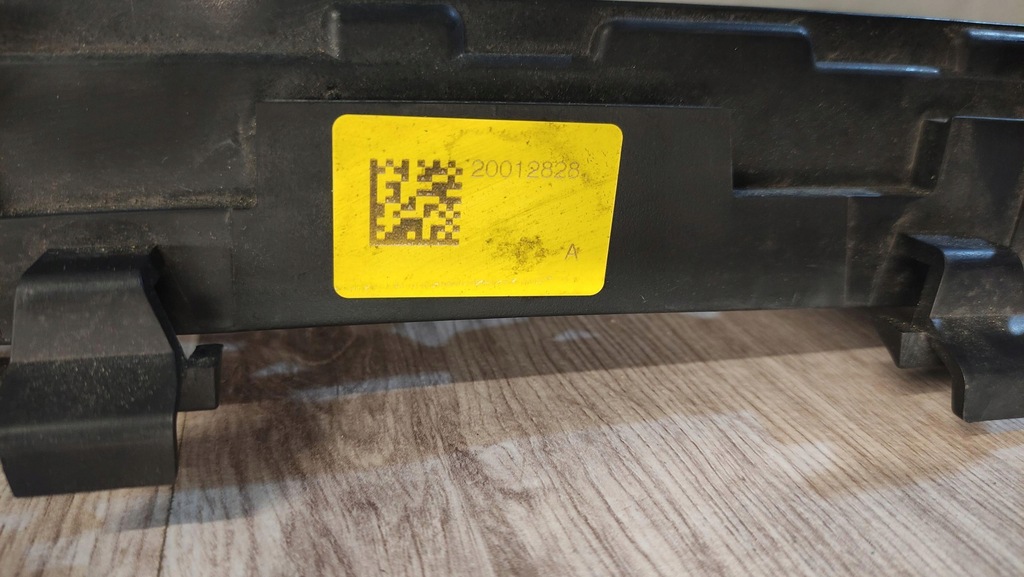 фото №6, Jaguar f-pace решётка средняя бампера перед