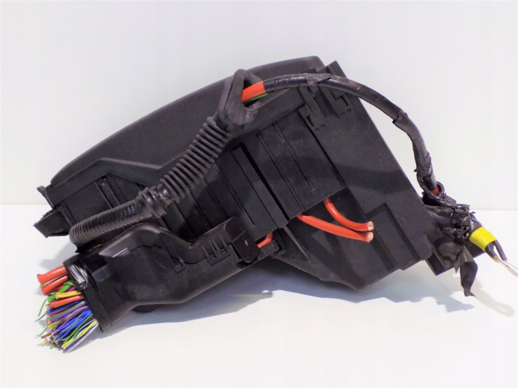 Jaguar e-pace 2.0 коробка запобіжників kpl в Україні