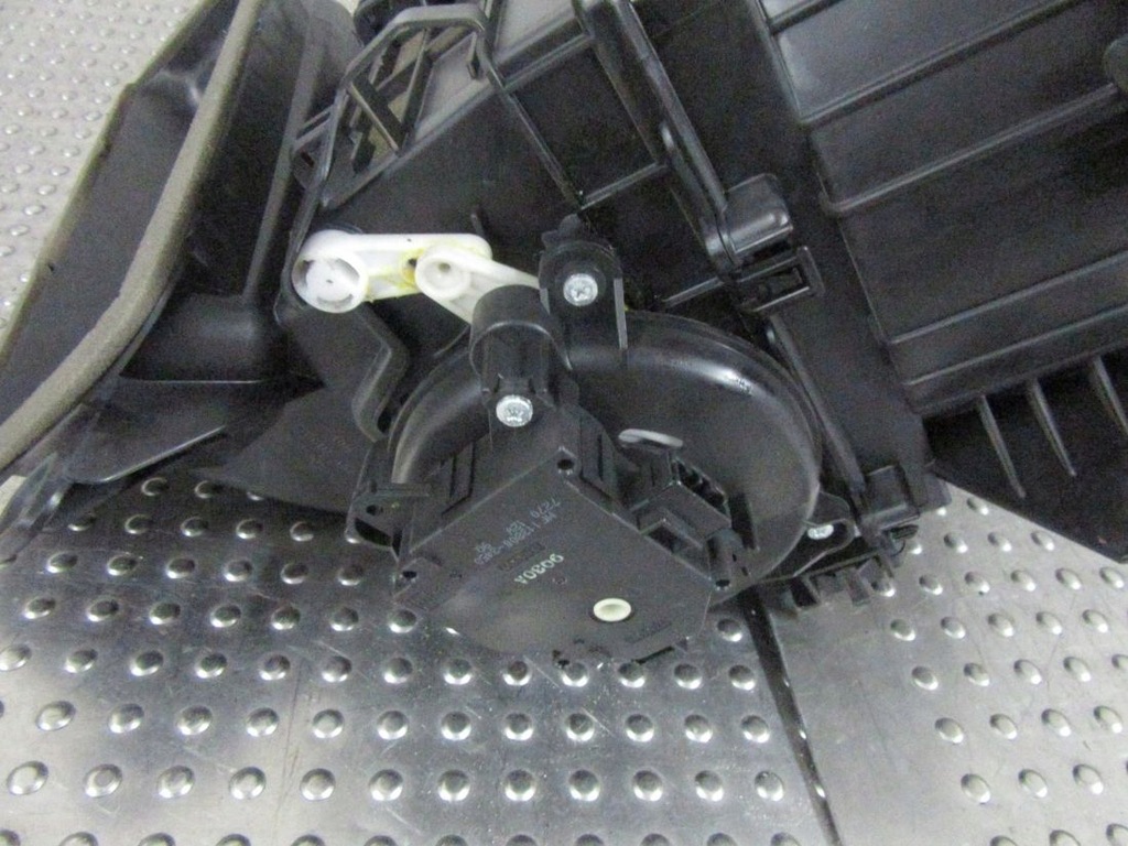 фото №7, Honda cr-v iv 1.6d 2013 повітродувка вентилятор корпус europa