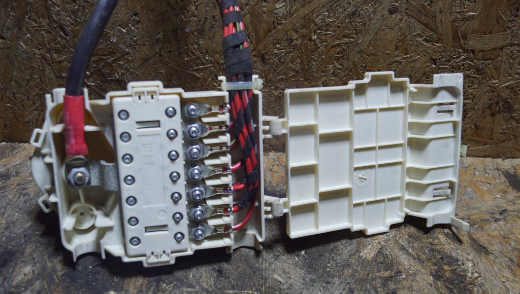 фото №5, Porsche boxster 986 коробка предохранителей