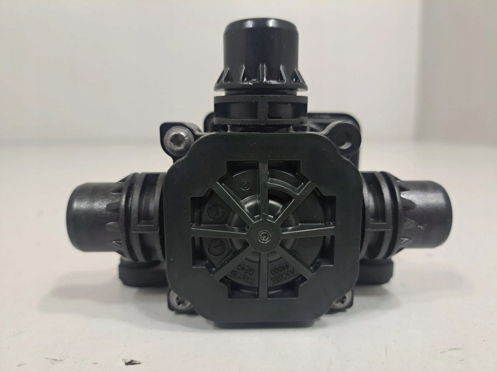 фото №10, Bmw i4 2024 клапани обігрівач