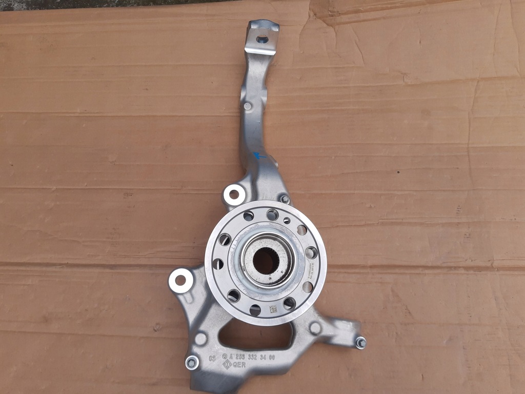 фото №1, Mercedes glc x253 nowa правая поворотный кулак с ступица