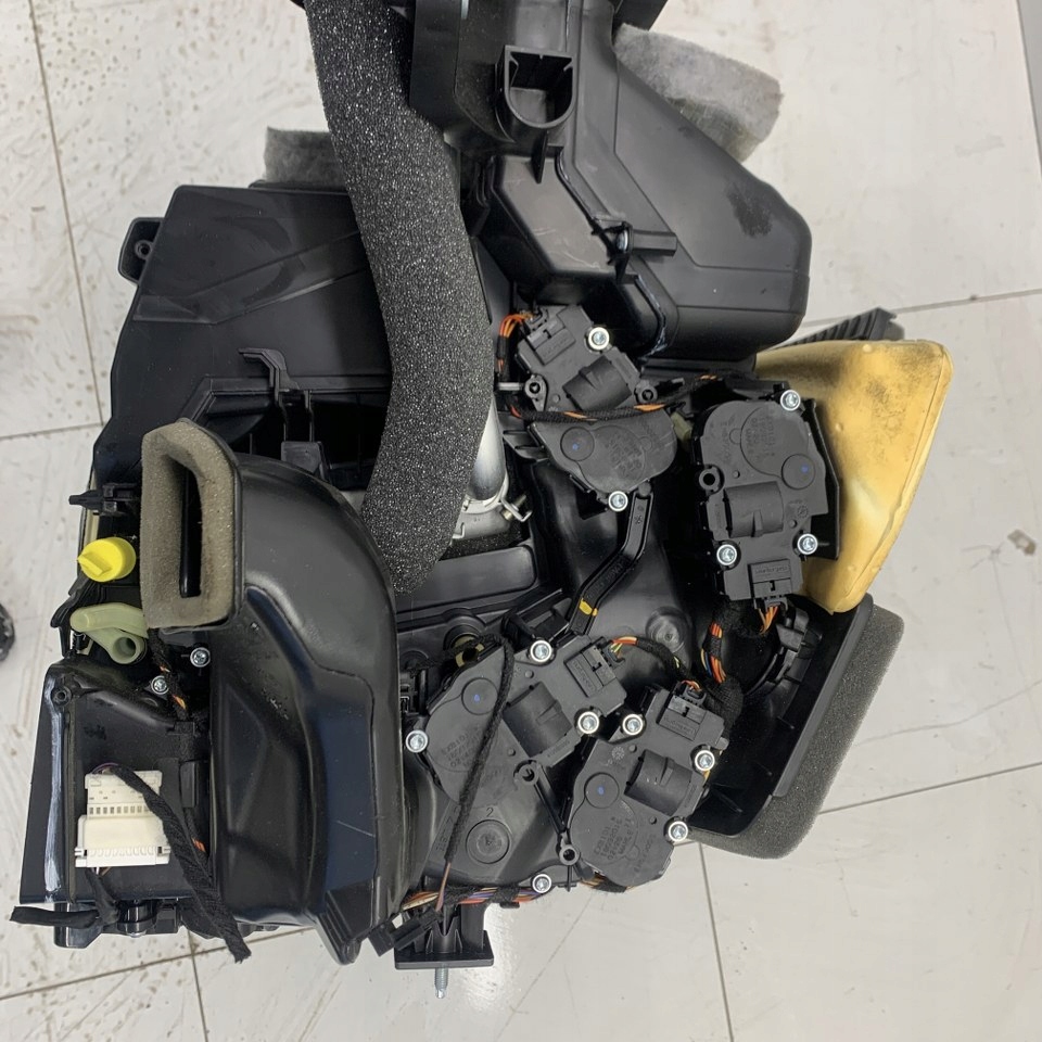 фото №14, Отопитель воздуходувка двигатели комплектная europa bmw 7 g11 g12 16r