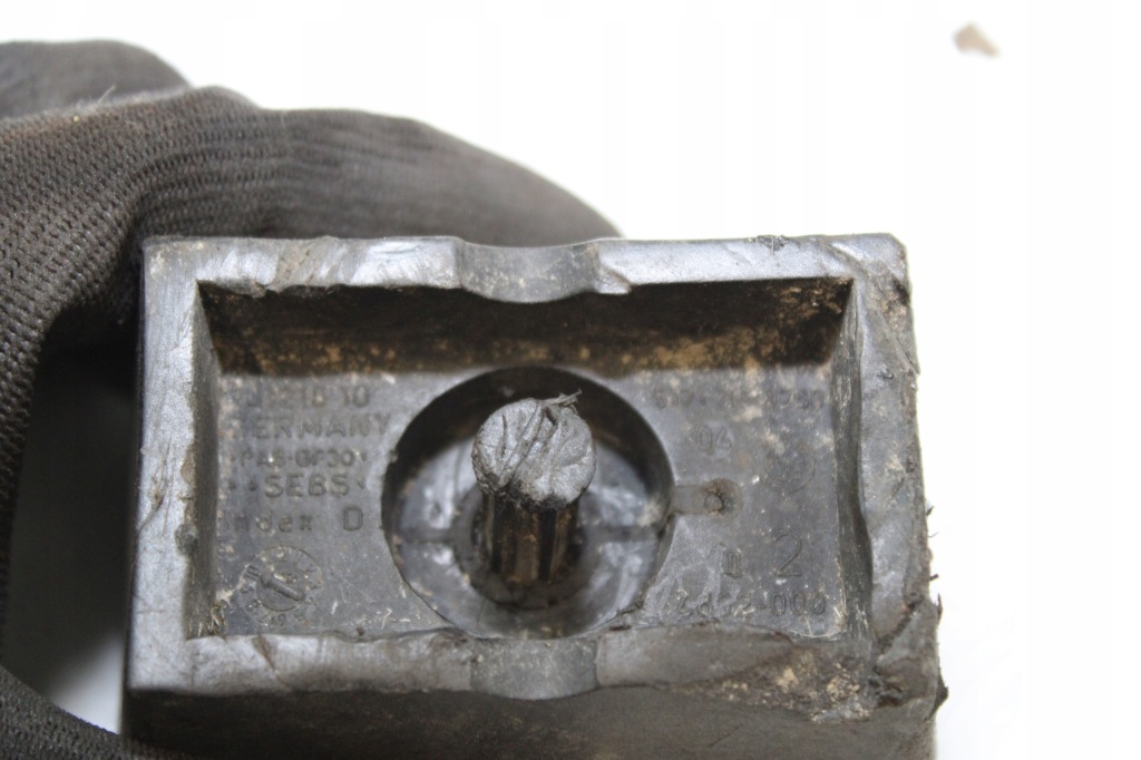 Mini cooper r52 r50 гумовий елемент w поріг важіль перемикання передач  подушка 7039760 в Україні