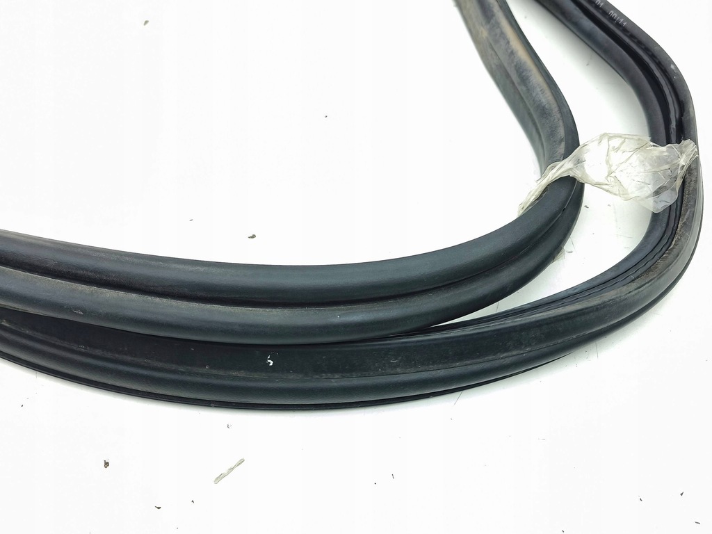 фото №6, Porsche 911 996 2001 прокладка кришки багажника