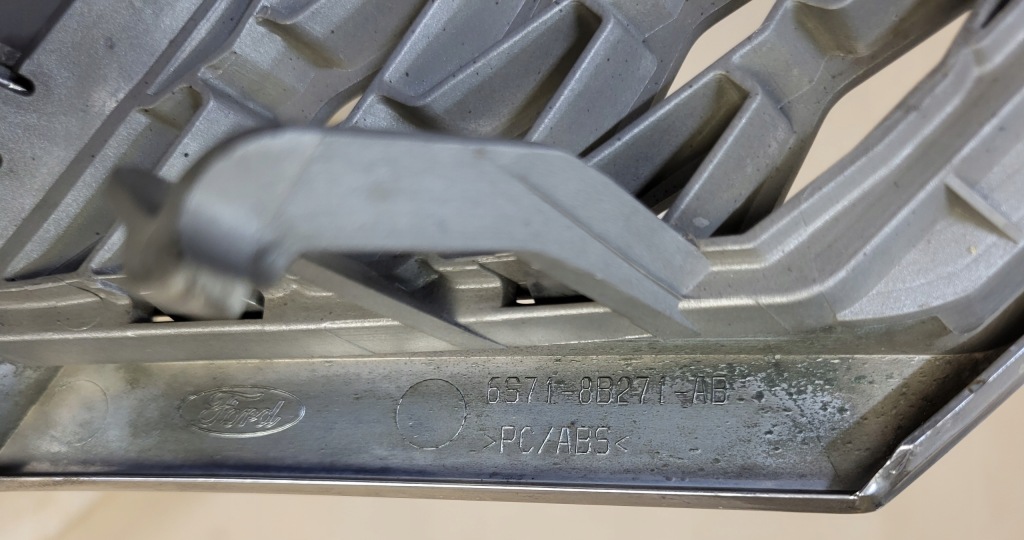 Решётка  перед решётка радиатора молдинг хром решётка бампера ford mondeo mk3 3 рестайлинг  оригинальный номер в Украине