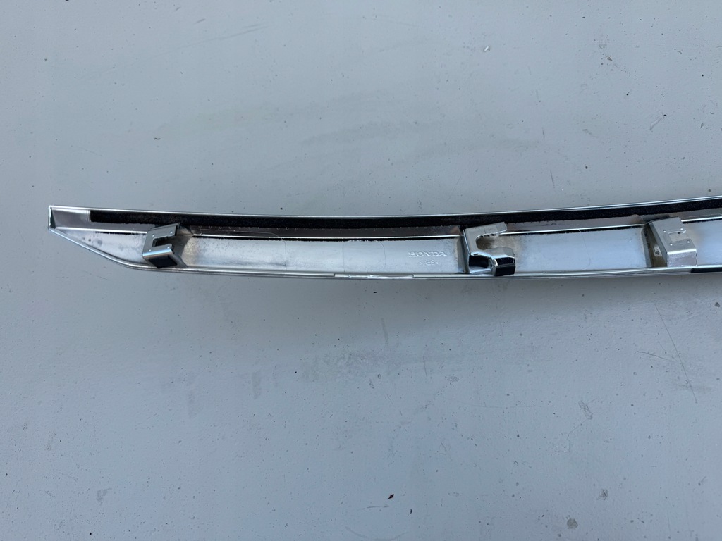 фото №10, Honda cr-v 5 v 17r- накладка молдинг крышки багажника задняя