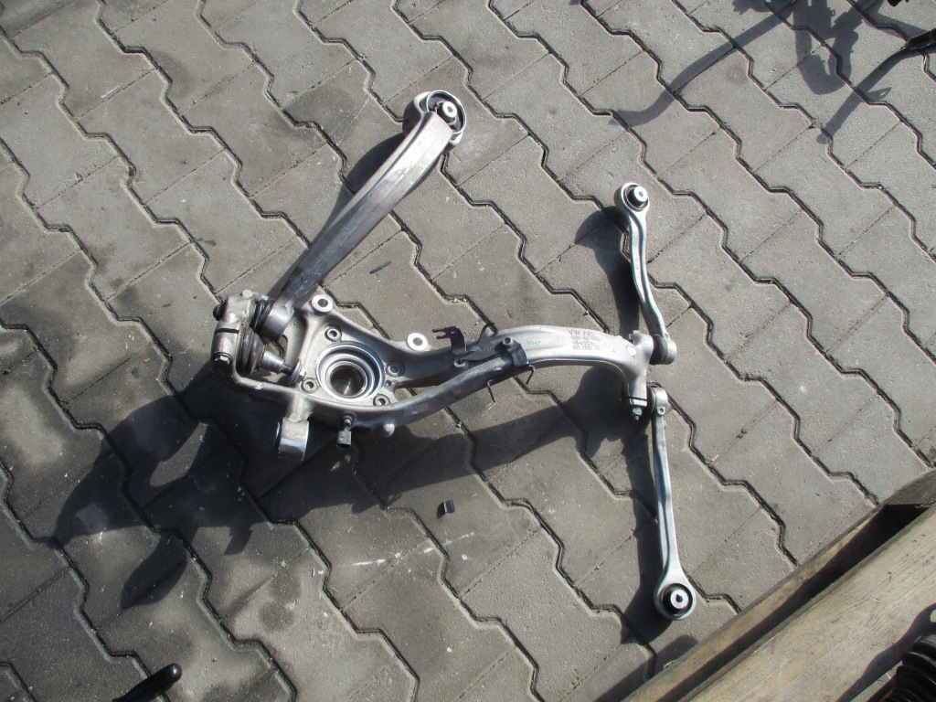 фото №1, Підвіска ліва vw touareg iii 4m0407559