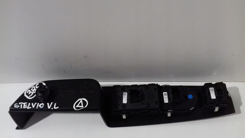 фото №8, Alfa romeo stelvio панель окон переключатель 01561291690