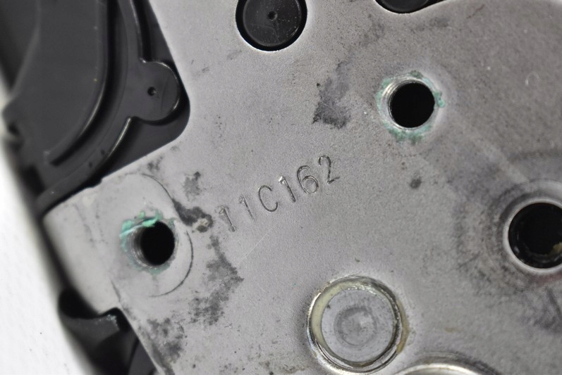 фото №6, Chevrolet оригинальный номер 13578277 замок дверь