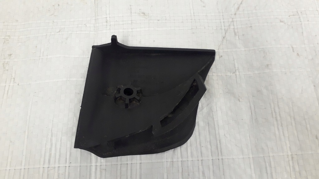 фото №15, Audi a3 8l заглушка бампера правый задняя 8l0807421d